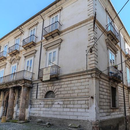 Dimora Storica Giostra Vecchia - Palazzo Grisolia 1809 โกเซนซา ภายนอก รูปภาพ
