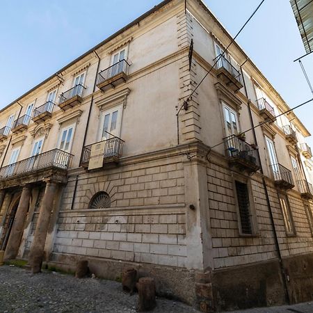 Dimora Storica Giostra Vecchia - Palazzo Grisolia 1809 โกเซนซา ภายนอก รูปภาพ