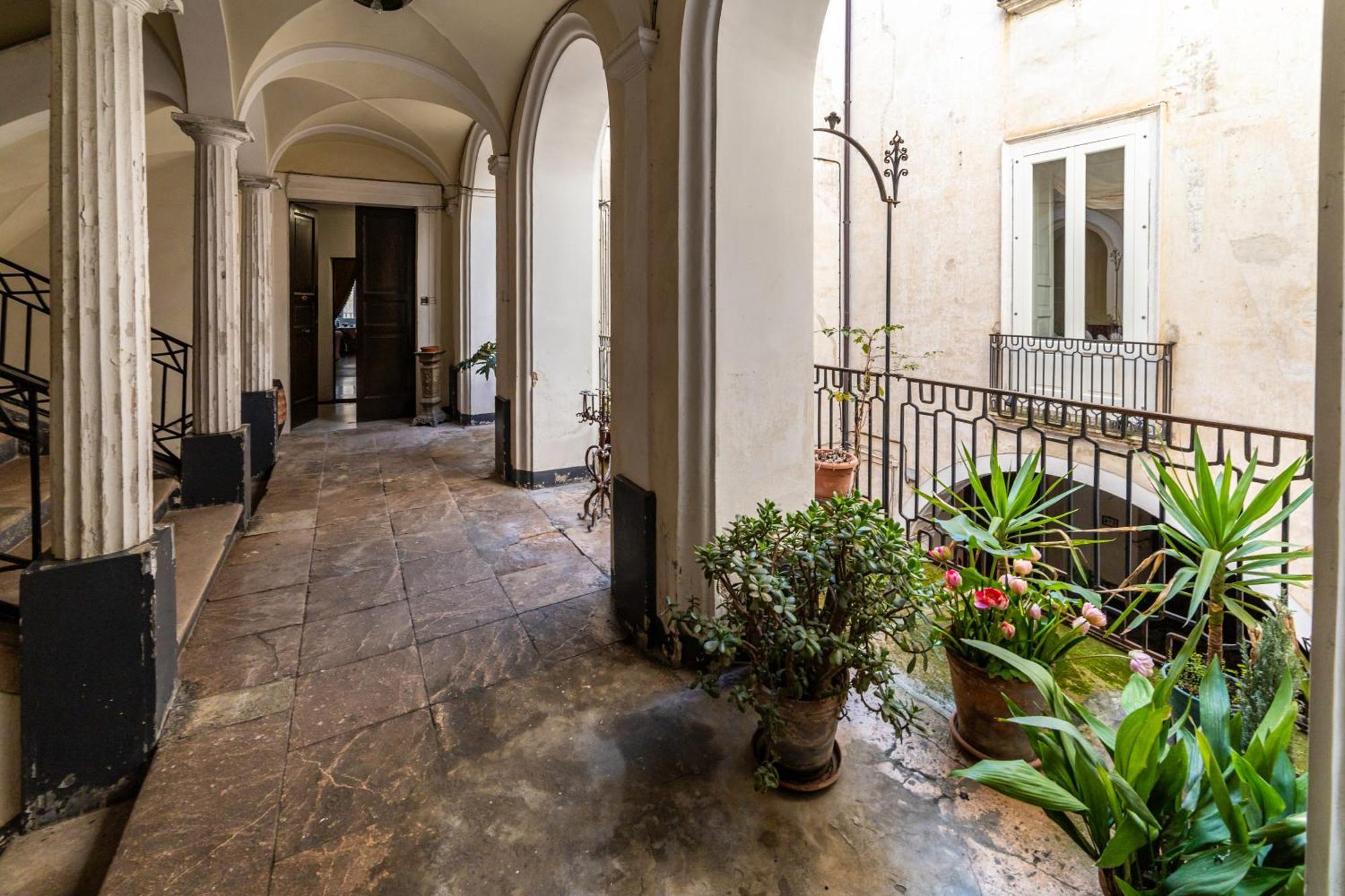 Dimora Storica Giostra Vecchia - Palazzo Grisolia 1809 โกเซนซา ภายนอก รูปภาพ