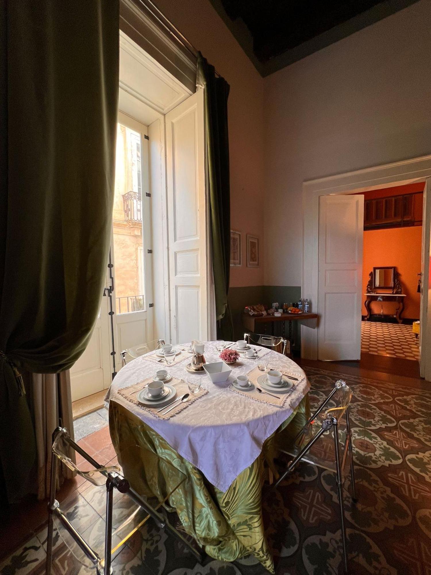 Dimora Storica Giostra Vecchia - Palazzo Grisolia 1809 โกเซนซา ภายนอก รูปภาพ