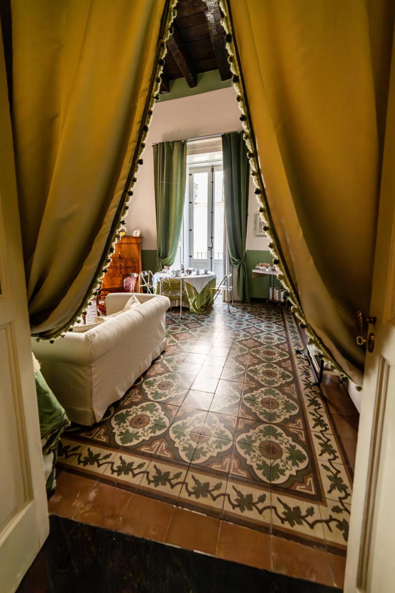 Dimora Storica Giostra Vecchia - Palazzo Grisolia 1809 โกเซนซา ภายนอก รูปภาพ